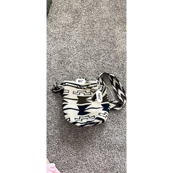 Boho woven Black & White Crossbody bucket Bag With Geometric Patterns Long Strap - Picture 8 of 8